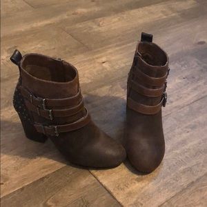 Jessica Simpson Caries Brown Booties